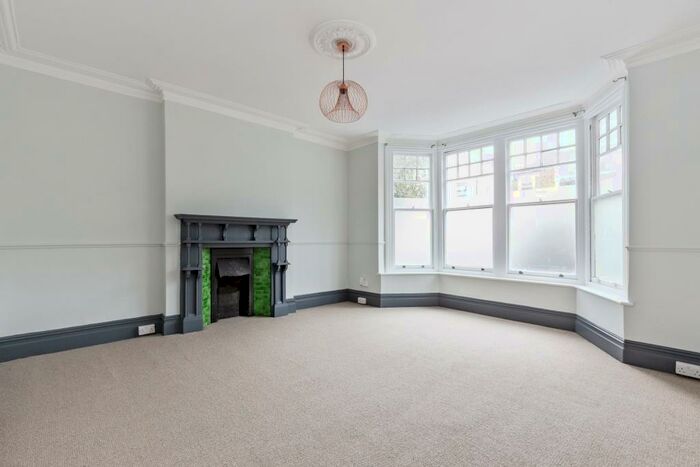 2 Bedroom Ground Maisonette To Rent In Coombe Road, Croydon, CR0