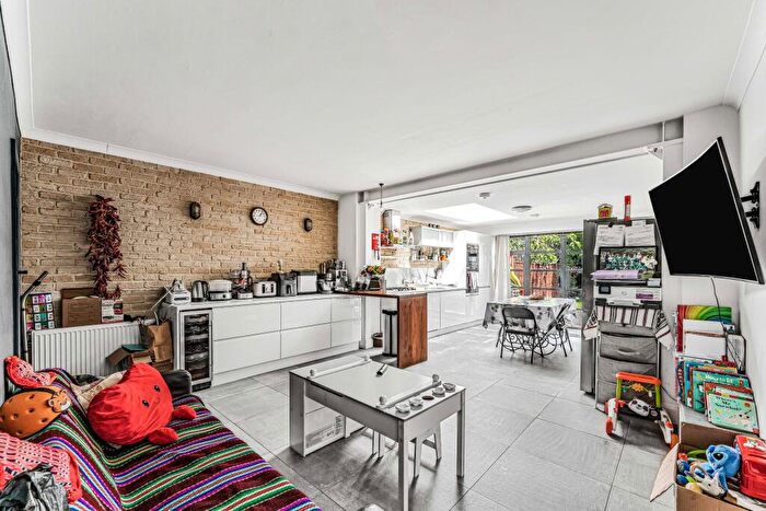 3 Bedroom Terraced House For Sale In Beresford Road, Walthamstow, E17