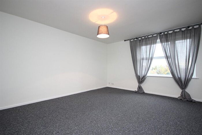 2 Bedroom Flat To Rent In Chelsea Close, London, NW10