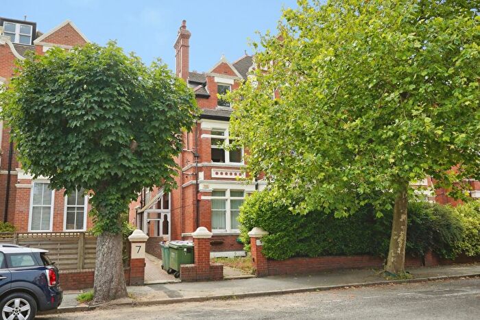 2 Bedroom Flat For Sale In Grimston Avenue, Folkestone, Kent, CT20