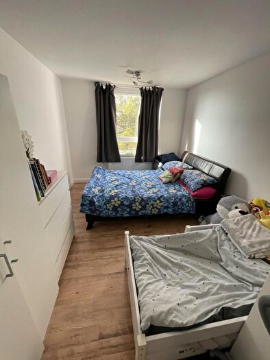 1 Bedroom Flat For Sale In Larchwood House, Baywood Square, Chigwell, Essex, IG7
