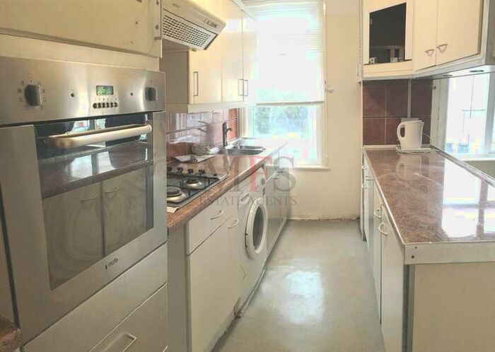 2 Bedroom Maisonette Flat To Rent In Portland Road, Southall, UB2