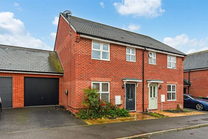 3 Bedroom Semi Detached House For Sale In Alder Road, Andover, SP11