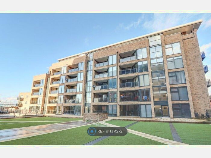 2 Bedroom Flat To Rent In Pullman Square, Grays, RM17