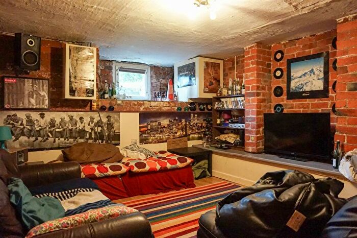 4 Bedroom House To Rent In Newport View, Leeds, LS6