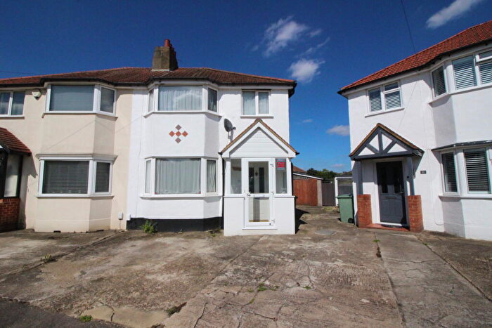 4 Bedroom Semi Detached House To Rent In Beverley Gardens, Worcester Park, KT4