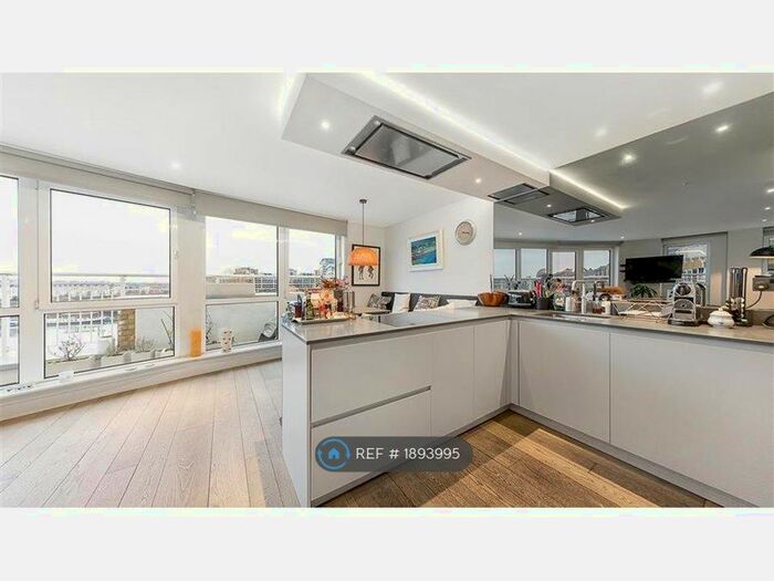 2 Bedroom Flat To Rent In Lombard Road, London, SW11