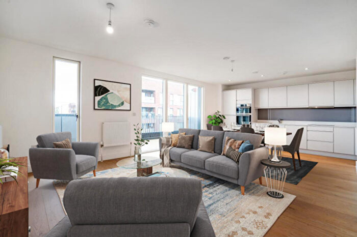 3 Bedroom Penthouse To Rent In Grove Park, London, NW9