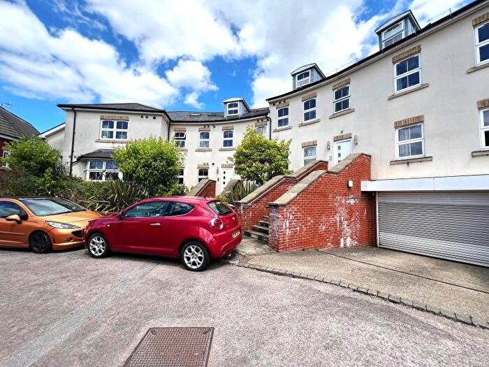 2 Bedroom Flat To Rent In Hillcrest Court, Queens Road, Guildford, GU1