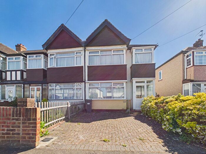 3 Bedroom End Terrace House For Sale In Shelson Avenue, Feltham, Middlesex, TW13