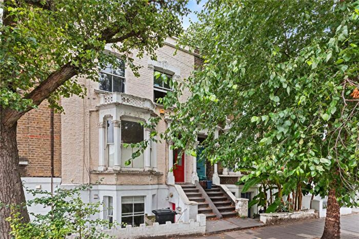 2 Bedroom Apartment For Sale In Mountgrove Road, London, N5