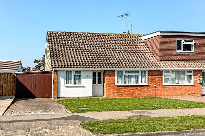 2 Bedroom Bungalow For Sale In Highdown Drive, Littlehampton, West Sussex, BN17