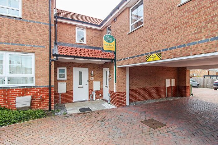 2 Bedroom Town House For Sale In Chidswell Lane, Dewsbury, WF12