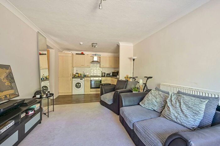 2 Bedroom Flat To Rent In Lansdowne Road, Wimbledon Village, London, SW20