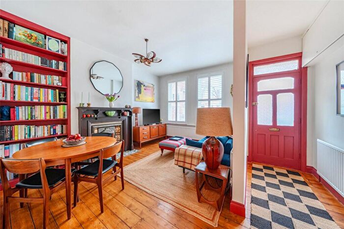 2 Bedroom Flat For Sale In Sirdar Road, London, N22