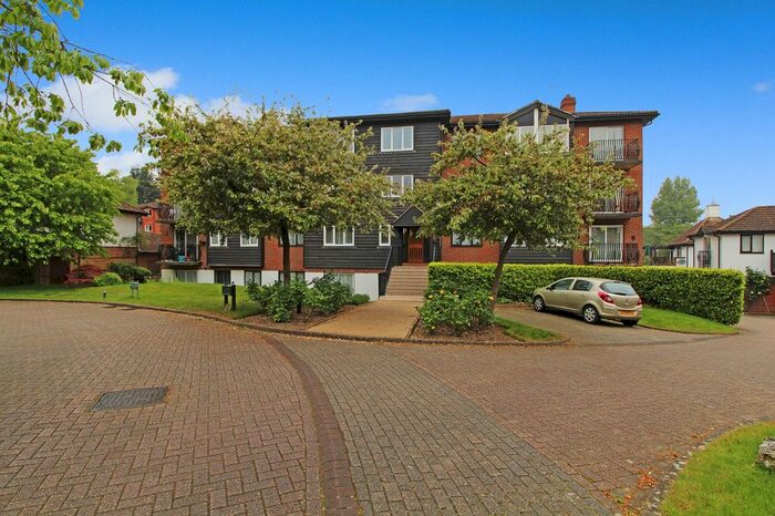 1 Bedroom Flat To Rent In Laurel House, Great Heathmead, Haywards Heath, West Sussex, RH16