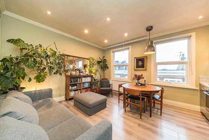 2 Bedroom Flat For Sale In Trinity Road, Tooting, SW17