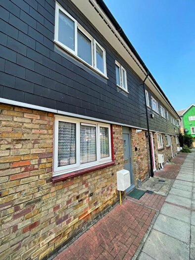 5 Bedroom Semi-Detached House To Rent In Corporation Street, Islington, London, N7