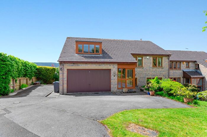 4 Bedroom Detached House For Sale In Banklands Avenue, Silsden, Keighley, West Yorkshire, BD20