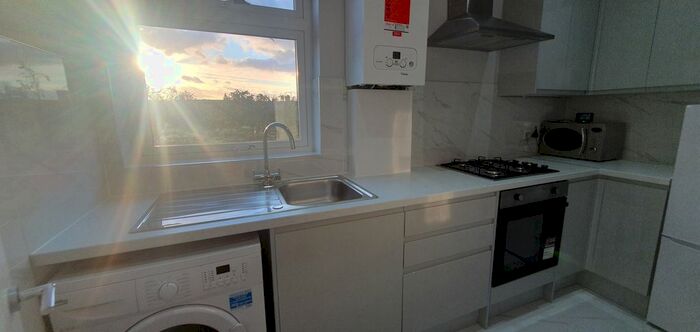 1 Bedroom Flat To Rent In Selborne Road, Ilford, Essex, IG1