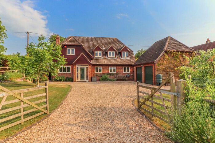 4 Bedroom Detached House For Sale In Palestine, Andover, Hampshire, SP11