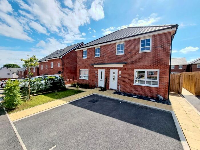 3 Bedroom Semi-Detached House For Sale In Long Meadow, Launceston, PL15
