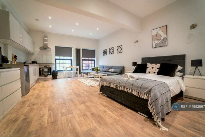 Studio To Rent In Alma Street, Luton, LU1