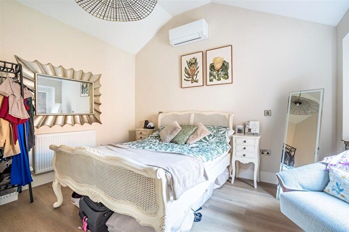 1 Bedroom Flat To Rent In The Crescent, York, YO24