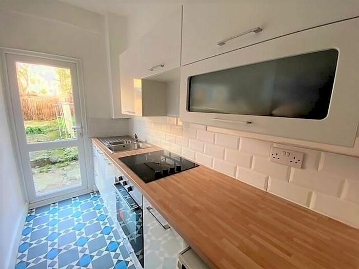 Detached House To Rent In Gassiot Road, London, SW17