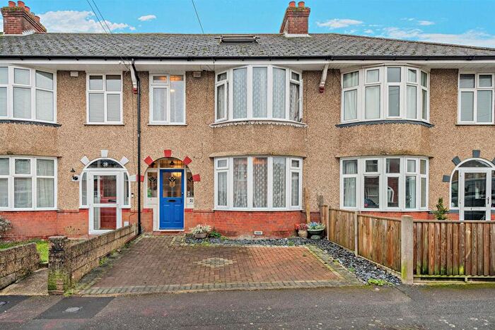 3 Bedroom Terraced House For Sale In Heath Road, Salisbury, SP2