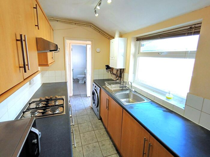 3 Bedroom House To Rent In City Road, Nottingham, NG7