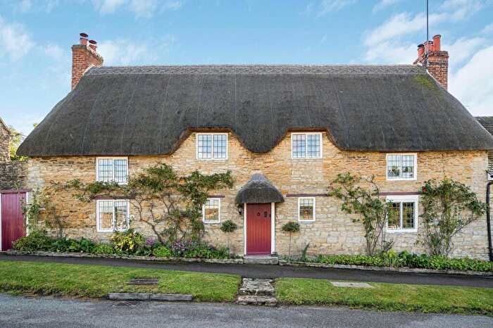 3 Bedroom Terraced House For Sale In Charlton Road, Aynho, OX17
