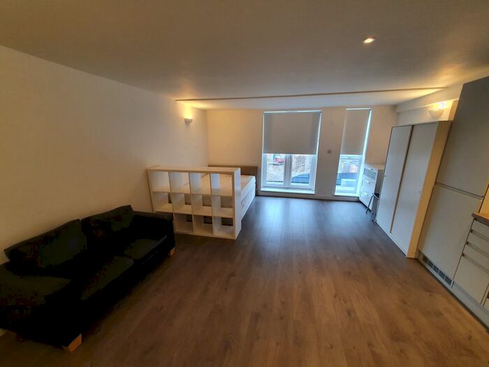 Studio To Rent In Brent Street, Hendon, London, NW4