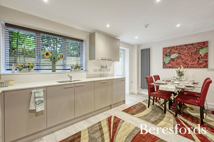 3 Bedroom End Of Terrace House For Sale In Apsley Mews, Victoria Road, RM1