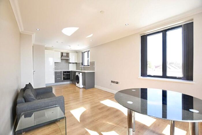 1 Bedroom Flat To Rent In Goodmayes Road, IG3