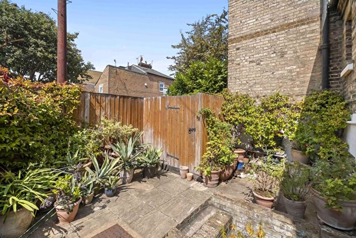 1 Bedroom Flat For Sale In Stanbridge Road, Putney, SW15