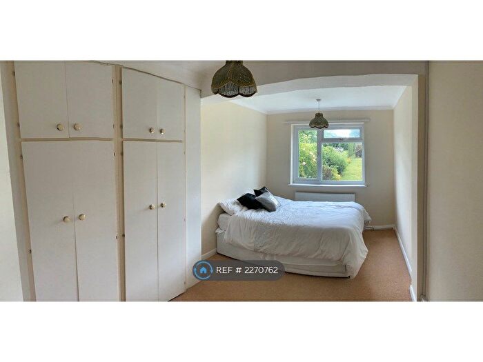 3 Bedroom Semi-Detached House To Rent In Merrow Lane, Guildford, GU4
