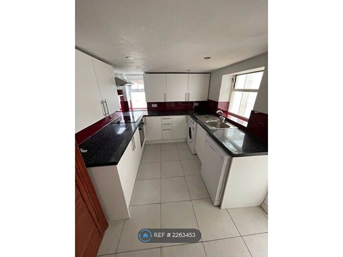 6 Bedroom End Of Terrace House To Rent In Egremont Place, Brighton, BN2