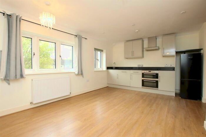 2 Bedroom Flat To Rent In Brookfield Park, Bath, BA1