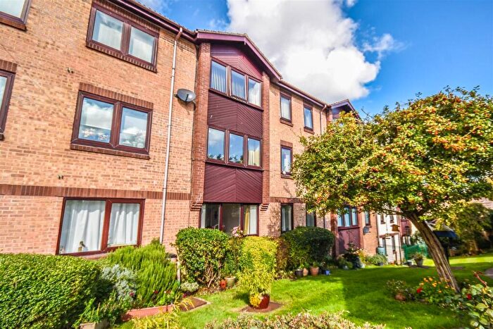 1 Bedroom Retirement Property For Sale In Henlow Drive, Dursley, GL11