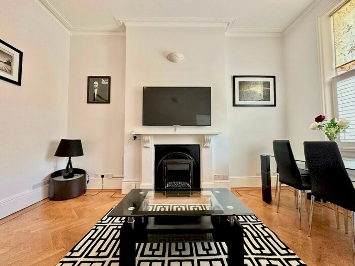 2 Bedroom Apartment To Rent In Coleherne Road, London, SW10