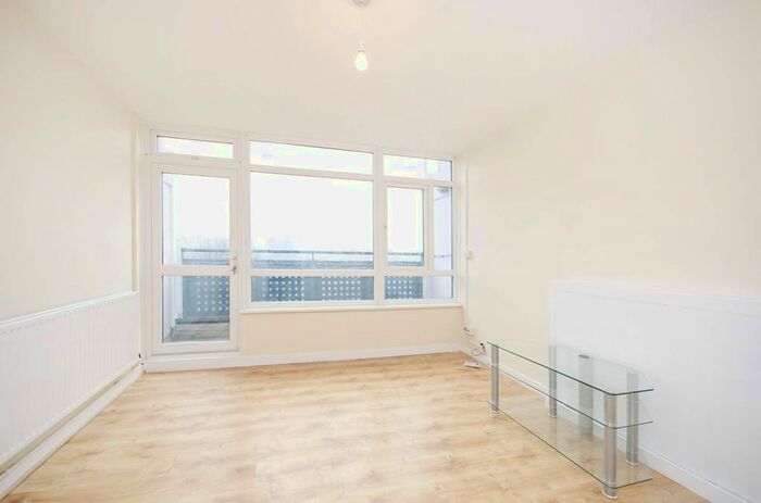 2 Bedroom Flat To Rent In Cassland Road, Hackney, London, E9