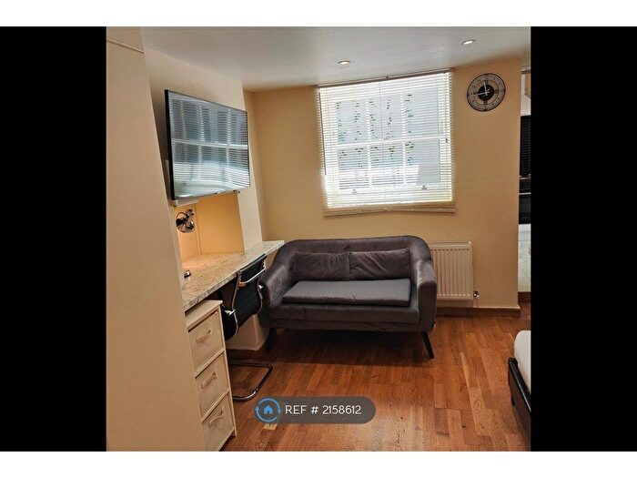 Studio To Rent In London, London, N1