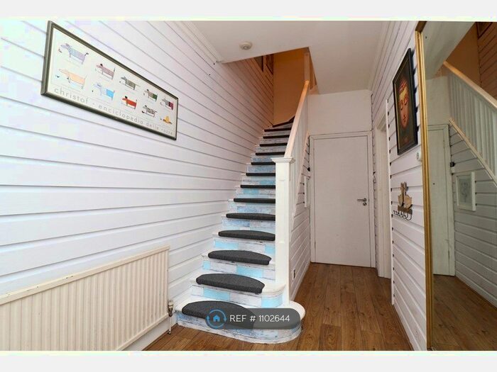 2 Bedroom Flat To Rent In Upper Richmond Road, London, SW15