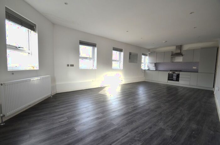 2 Bedroom Flat To Rent In Station Approach, Ashford, TW15