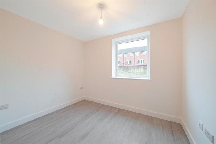 2 Bedroom Apartment To Rent In Bingley Road, Bradford, BD9