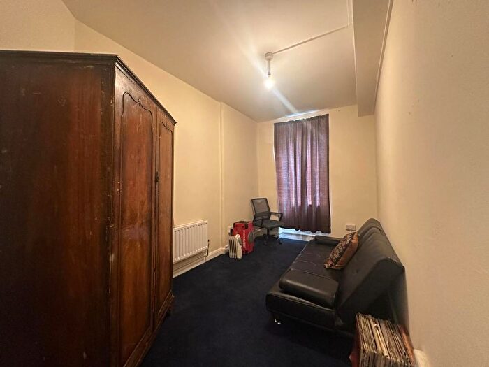 1 Bedroom Flat To Rent In Tavistock Street, London, WC2E