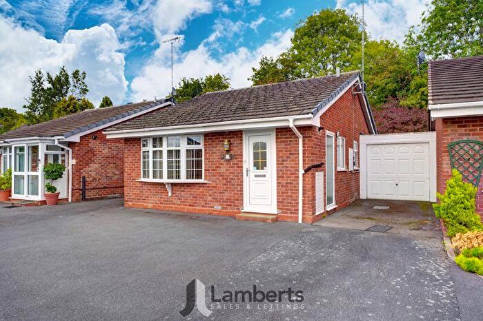 2 Bedroom Detached Bungalow For Sale In Hollyberry Close, Winyates Green, Redditch, B98