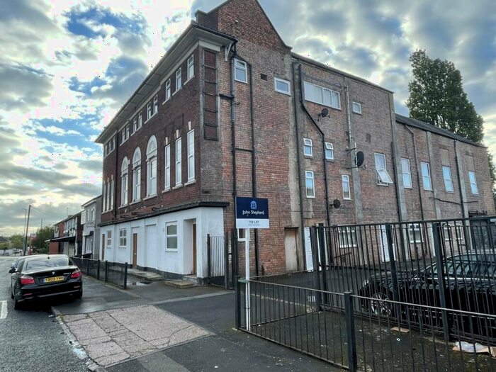 Flat To Rent In Cedar Court, Brasshouse Lane, Smethwick, B66