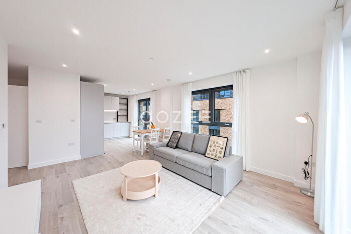 2 Bedroom Flat For Sale In Darter House, Anax Street, N4